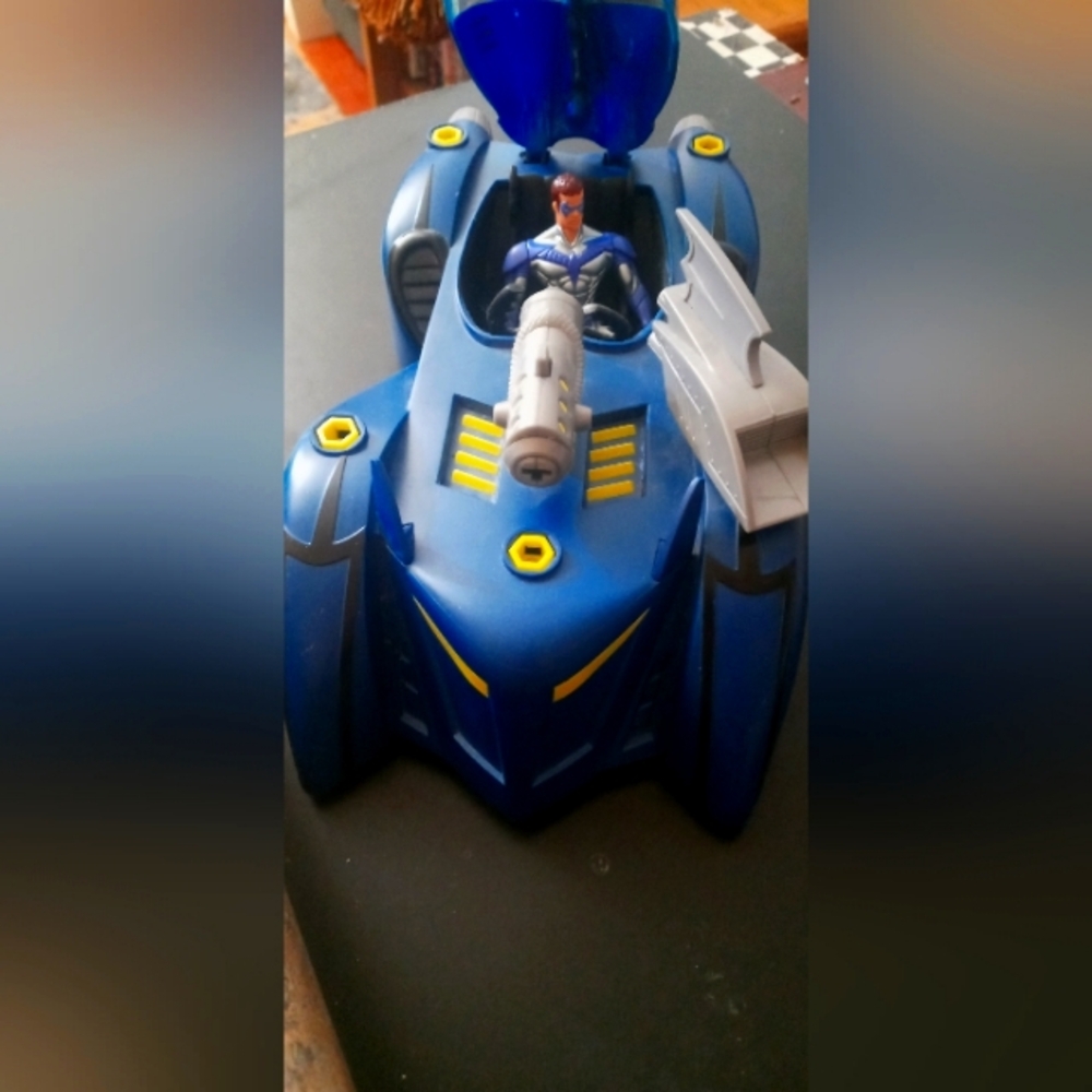 Batmen batwing  Action Vehicle with Figure Dc